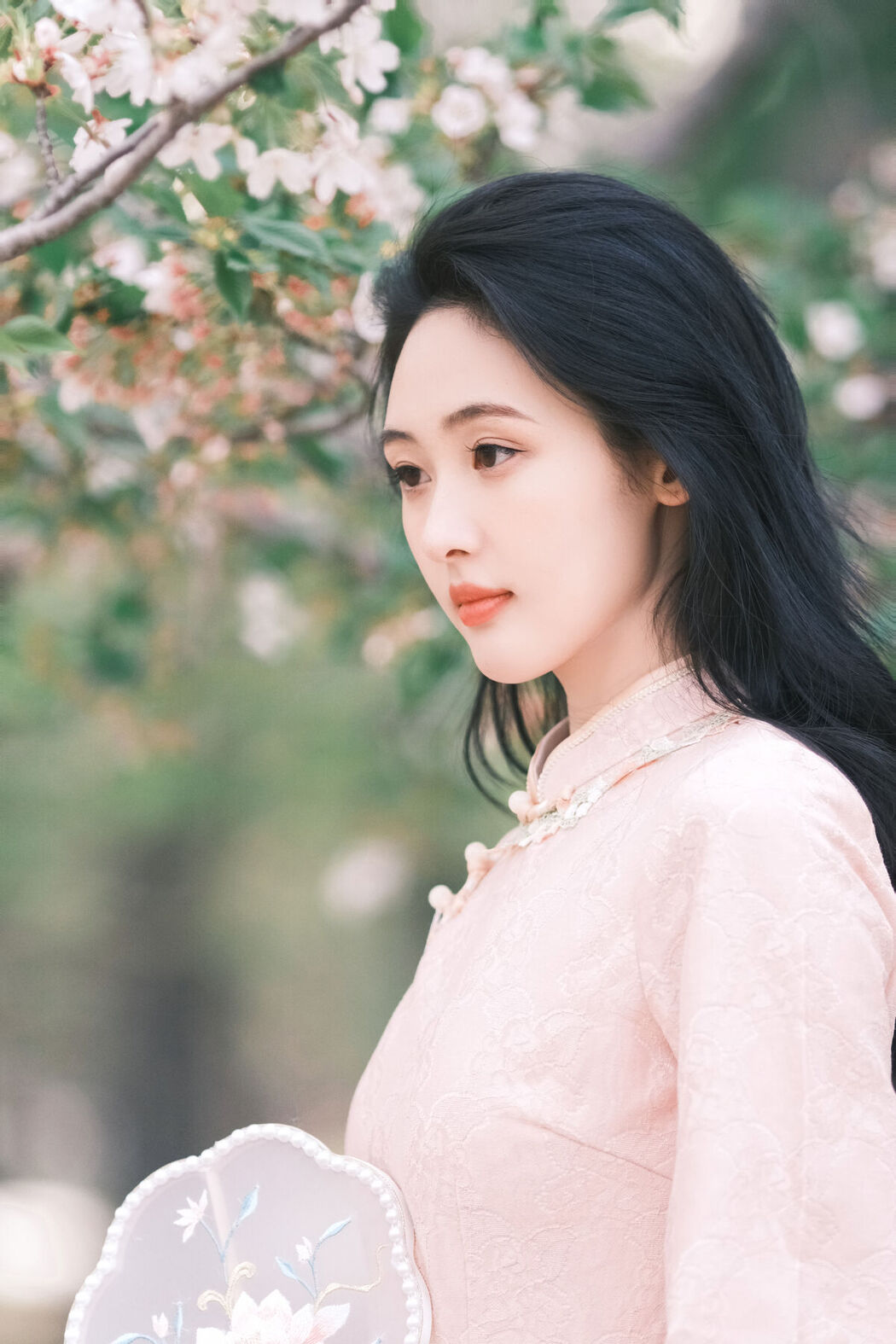 YiTuYu艺图语 Vol.6872 Wan Dou Que Ban Shao Nu