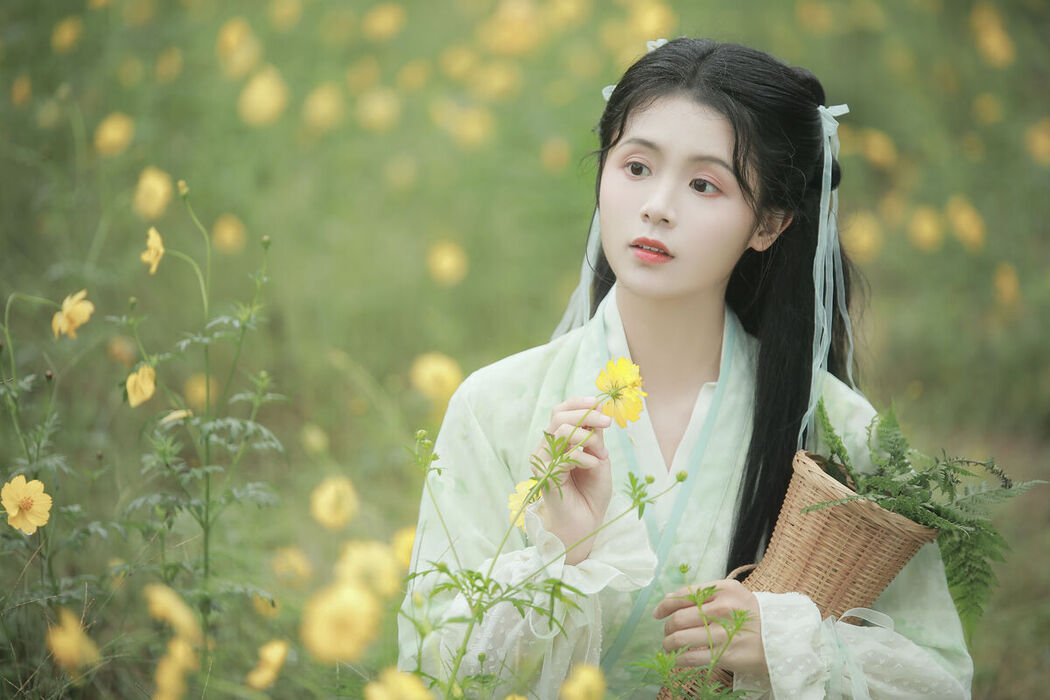 YiTuYu艺图语 Vol.6889 Yi Mi Liang Gao