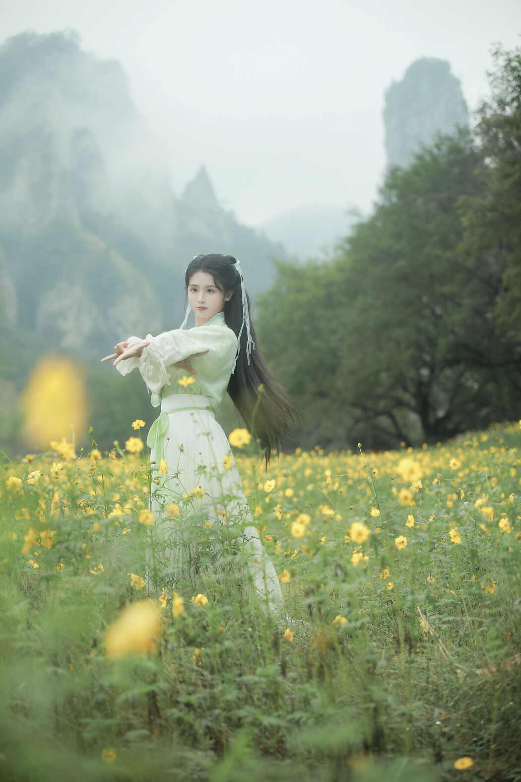 YiTuYu艺图语 Vol.6889 Yi Mi Liang Gao