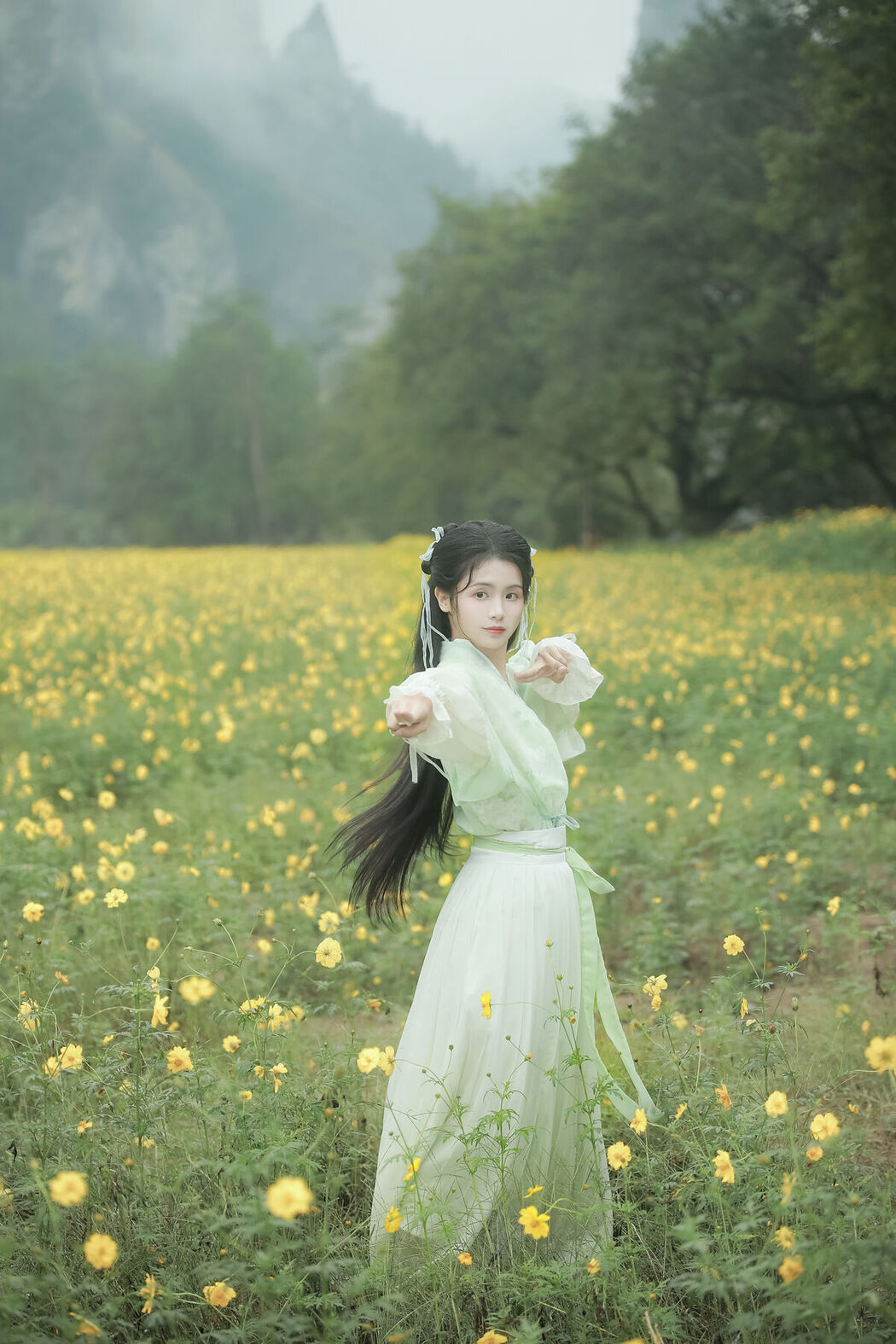 YiTuYu艺图语 Vol.6889 Yi Mi Liang Gao