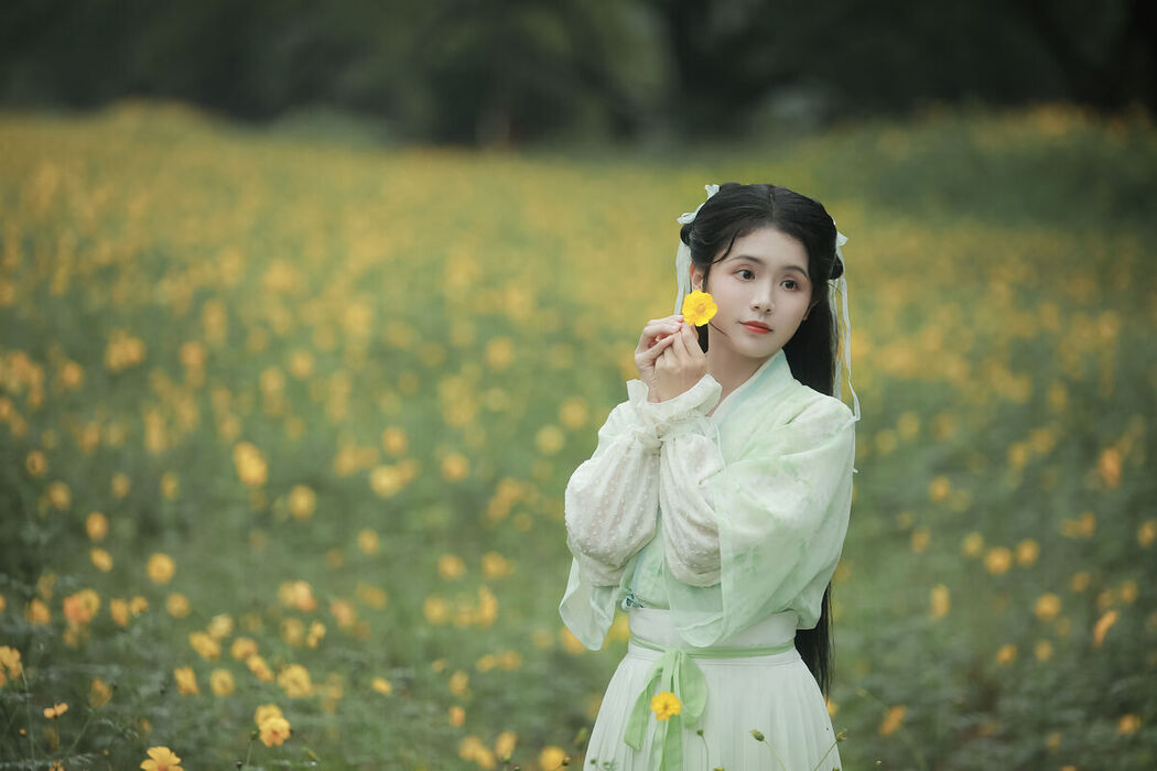 YiTuYu艺图语 Vol.6889 Yi Mi Liang Gao