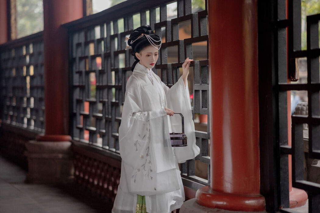 YiTuYu艺图语 Vol.7008 Lin Aki Nai