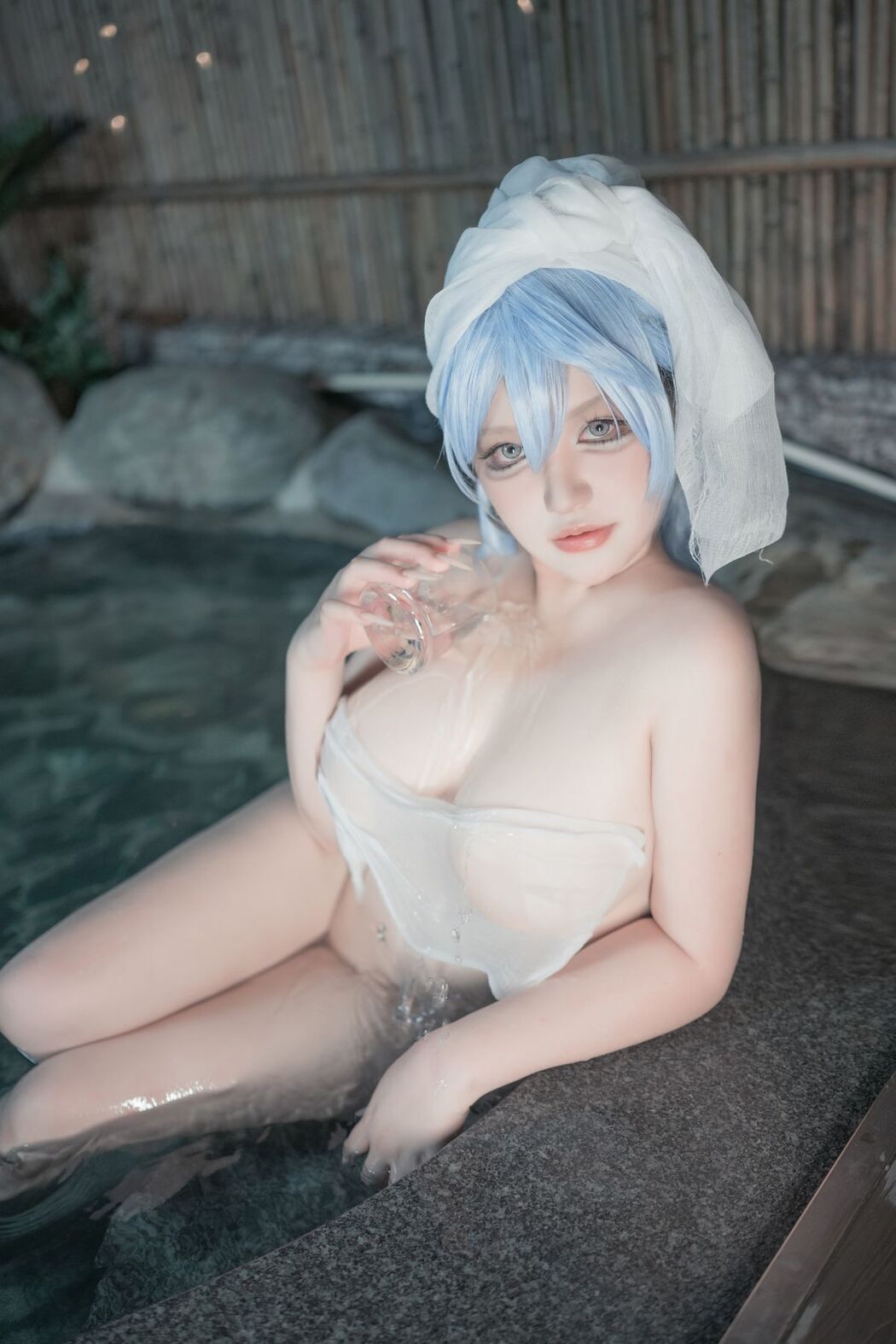 Coser@夏鸽鸽不想起床 – 温泉假日 (47P – 1V)