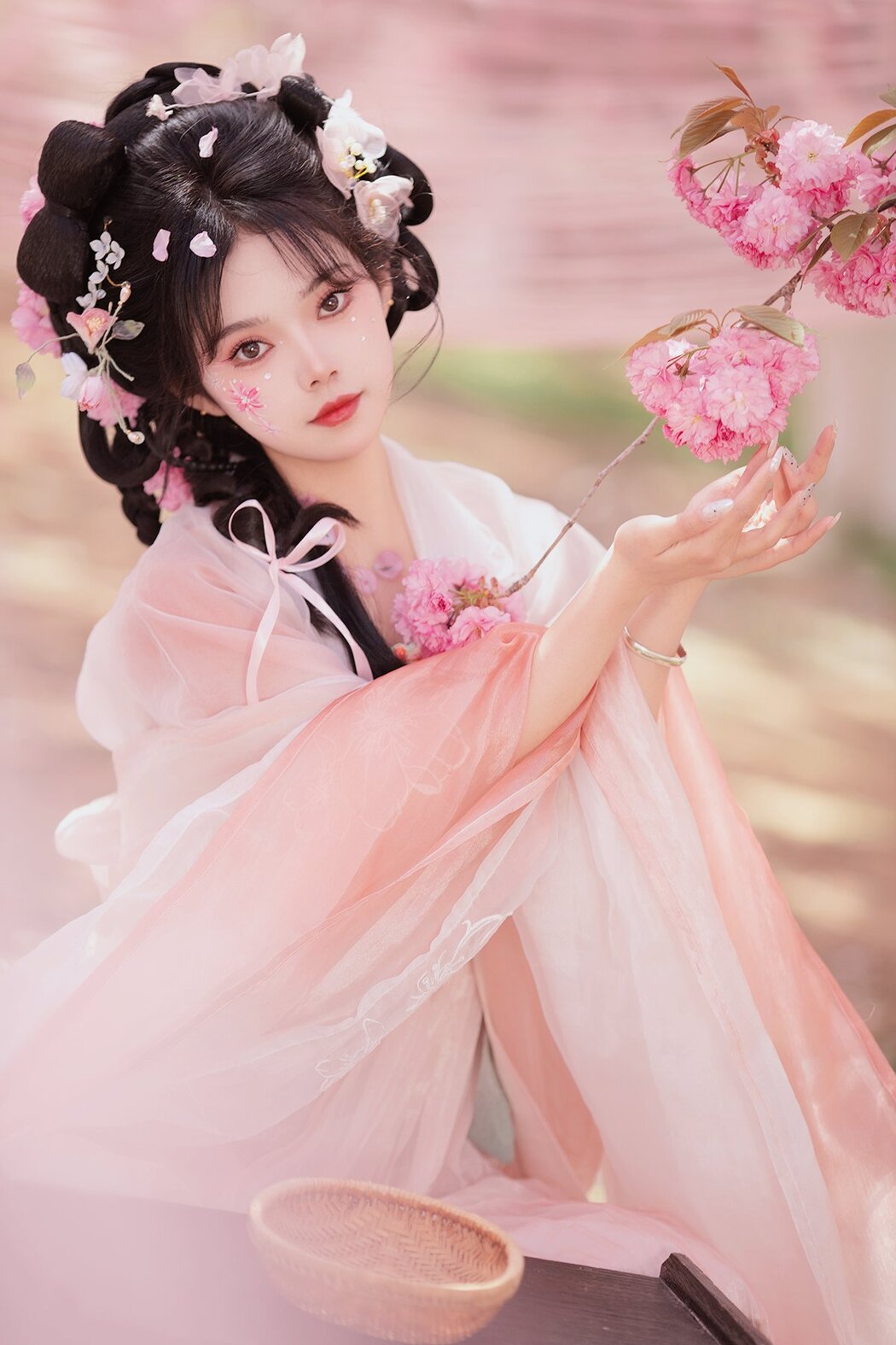 YiTuYu艺图语 Vol.7087 Wan Yi Cover Photo