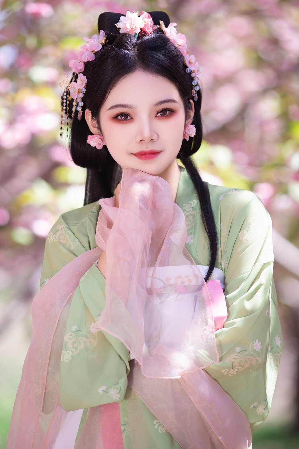 YiTuYu艺图语 Vol.7102 Wan Yi Cover Photo