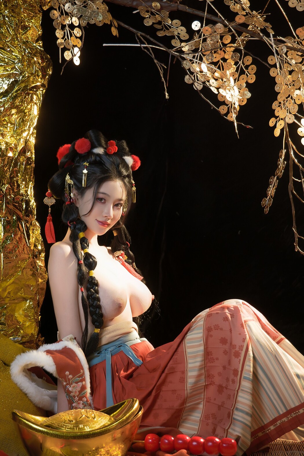 年年Nnian, ヌード写真集 Golden Tree