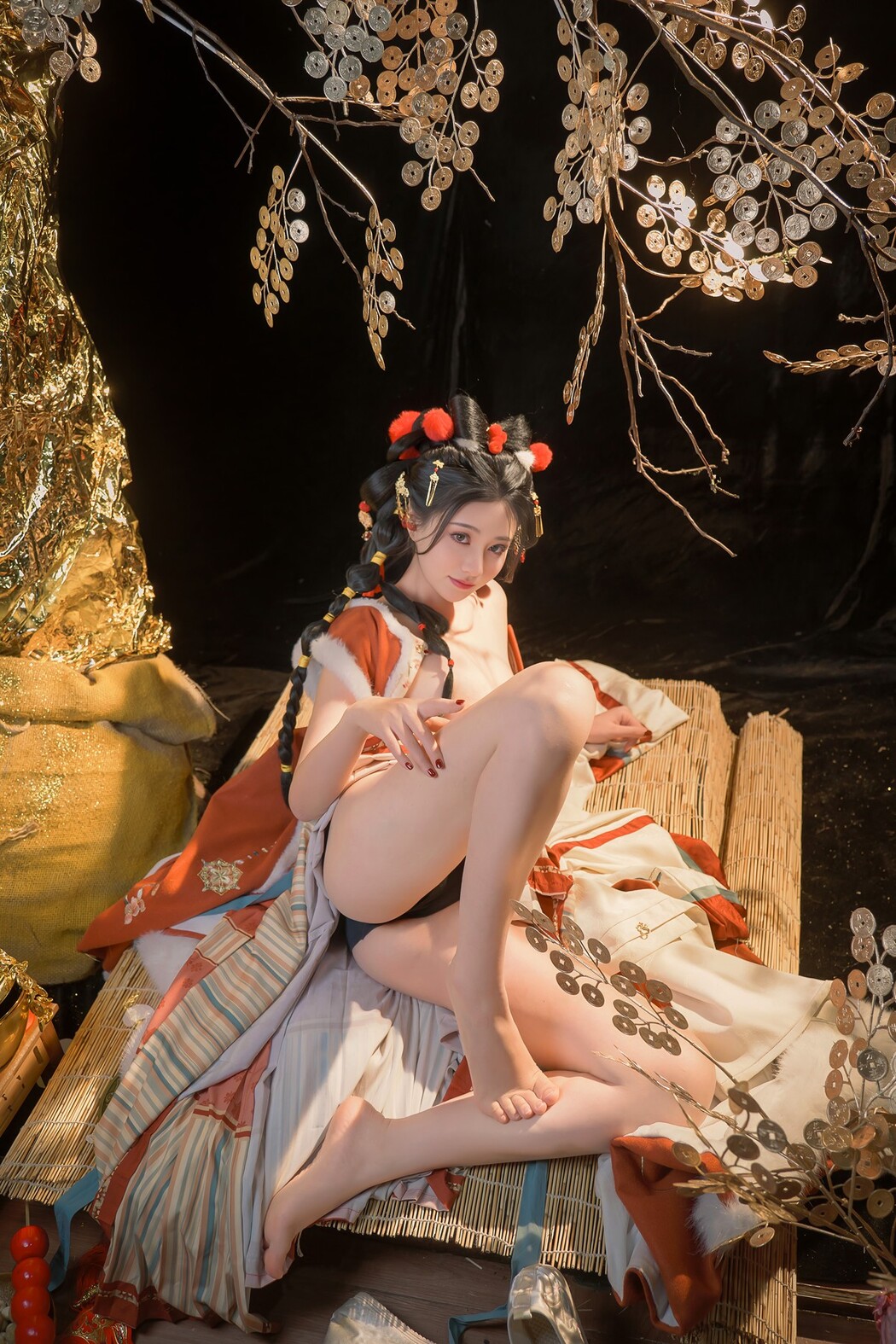 年年Nnian, ヌード写真集 Golden Tree