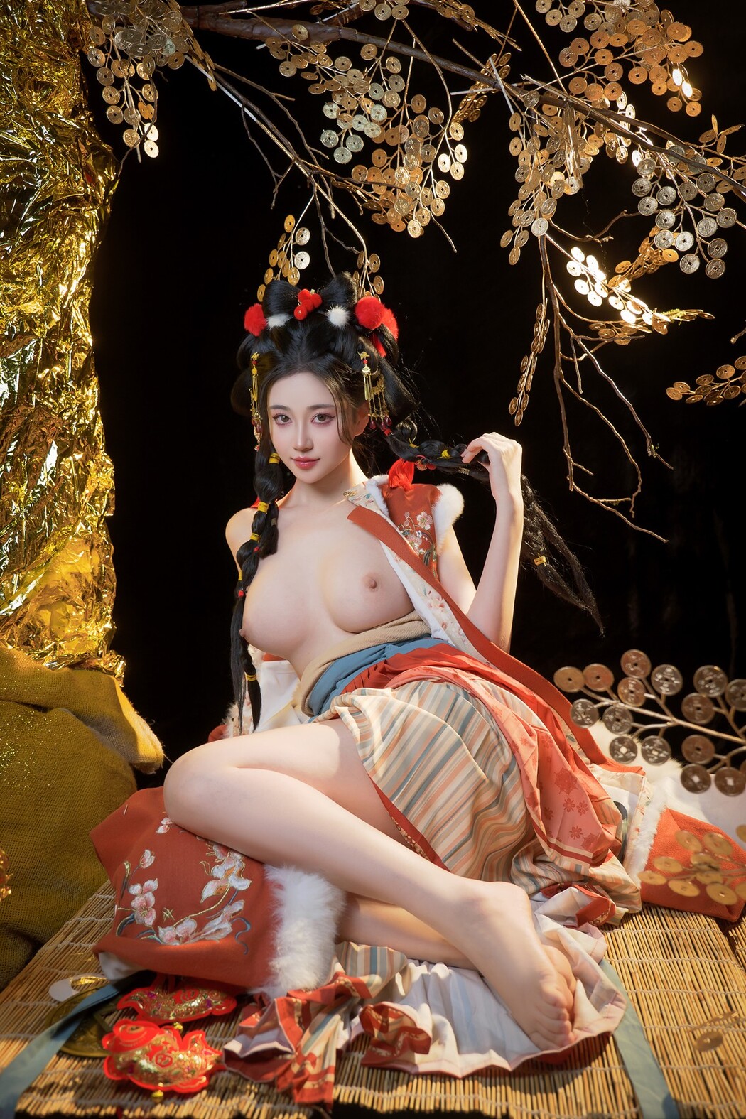 年年Nnian, ヌード写真集 Golden Tree