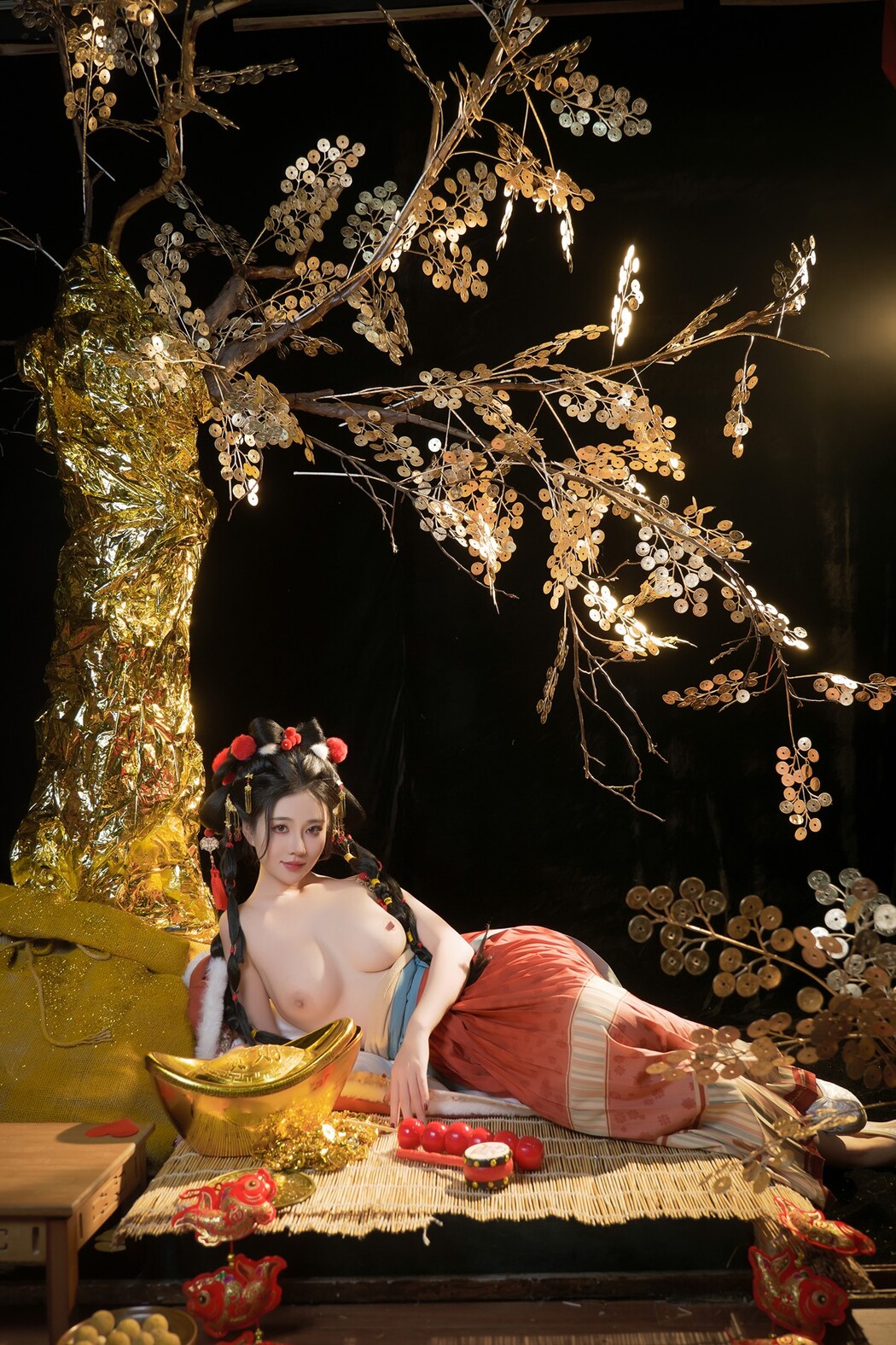 年年Nnian, ヌード写真集 Golden Tree