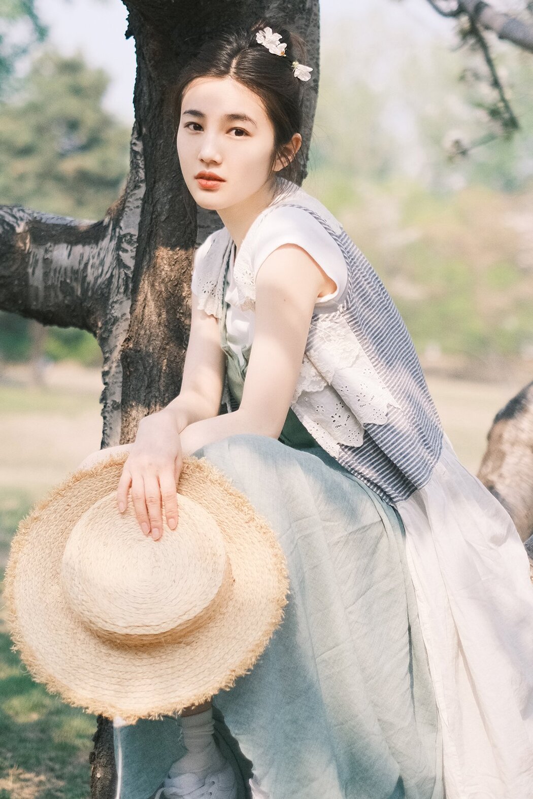 YiTuYu艺图语 Vol.7084 Fan Fan Cover Photo