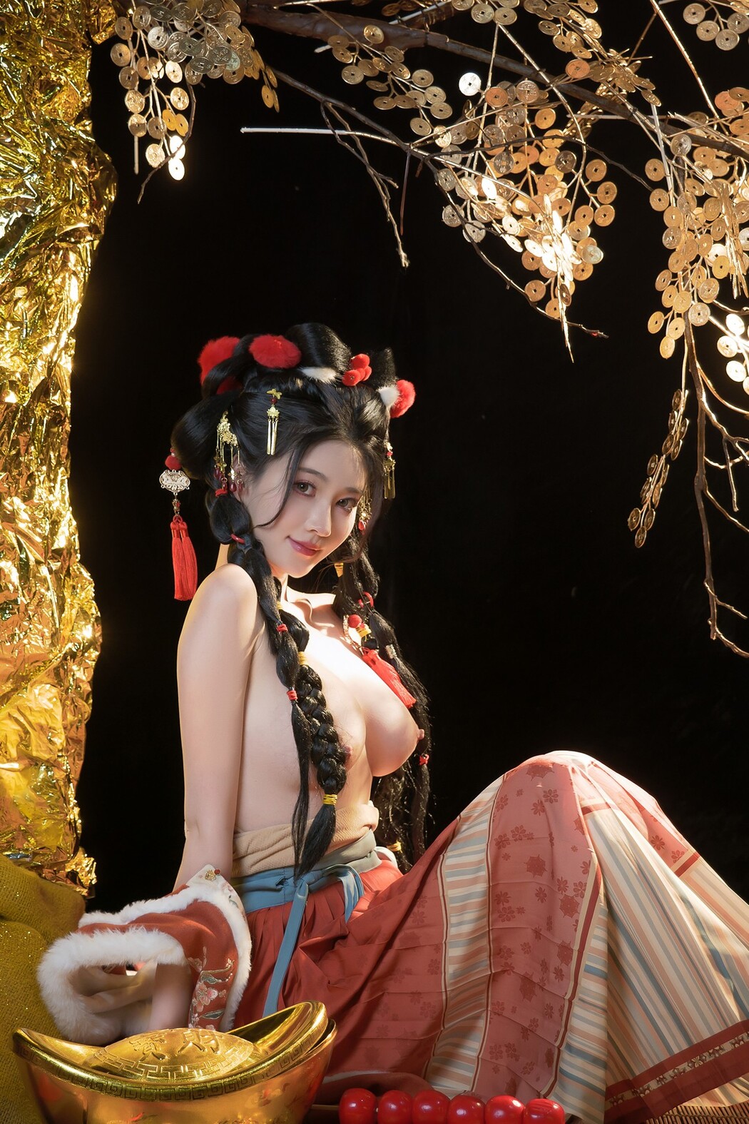 年年Nnian, ヌード写真集 Golden Tree