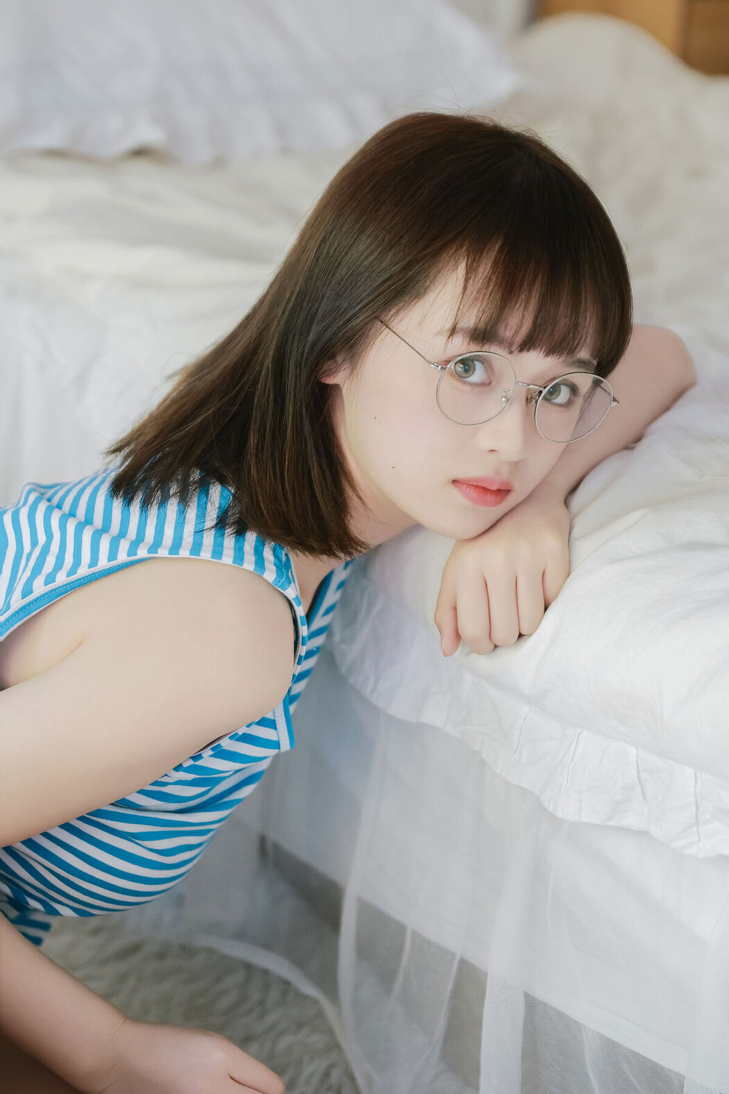 YiTuYu艺图语 Vol.7072 Juan Cun Xiao Ming