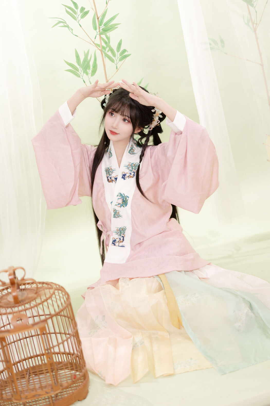YiTuYu艺图语 Vol.7125 Qi Luo Sheng De Xiao Su Su