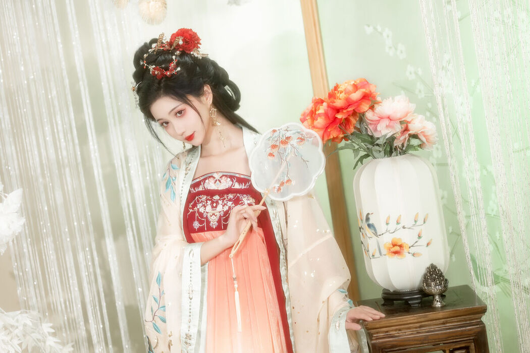 YiTuYu艺图语 Vol.7124 Qi Luo Sheng De Xiao Su Su