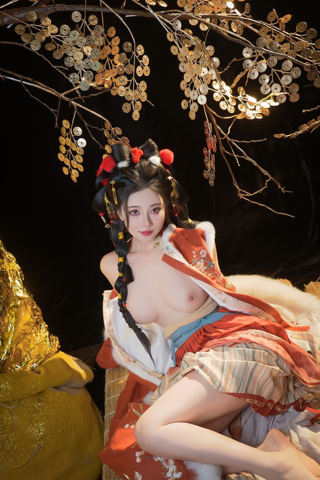 年年Nnian, ヌード写真集 Golden Tree