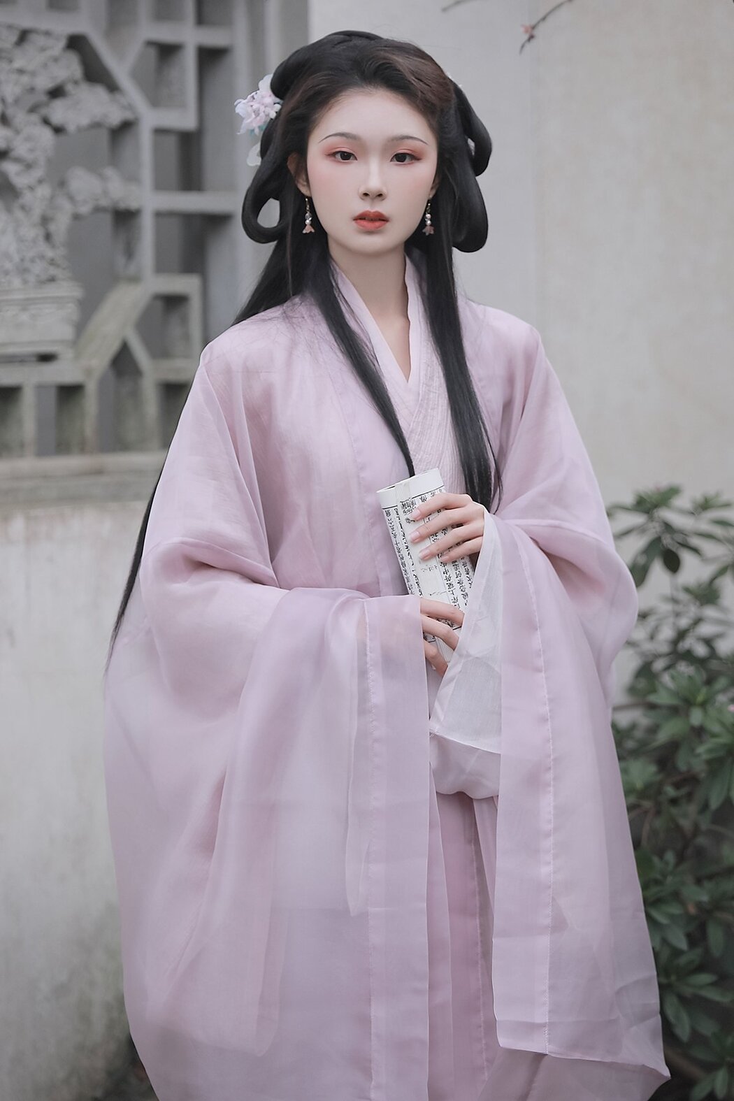 YiTuYu艺图语 Vol.7097 Qin Qin Cover Photo