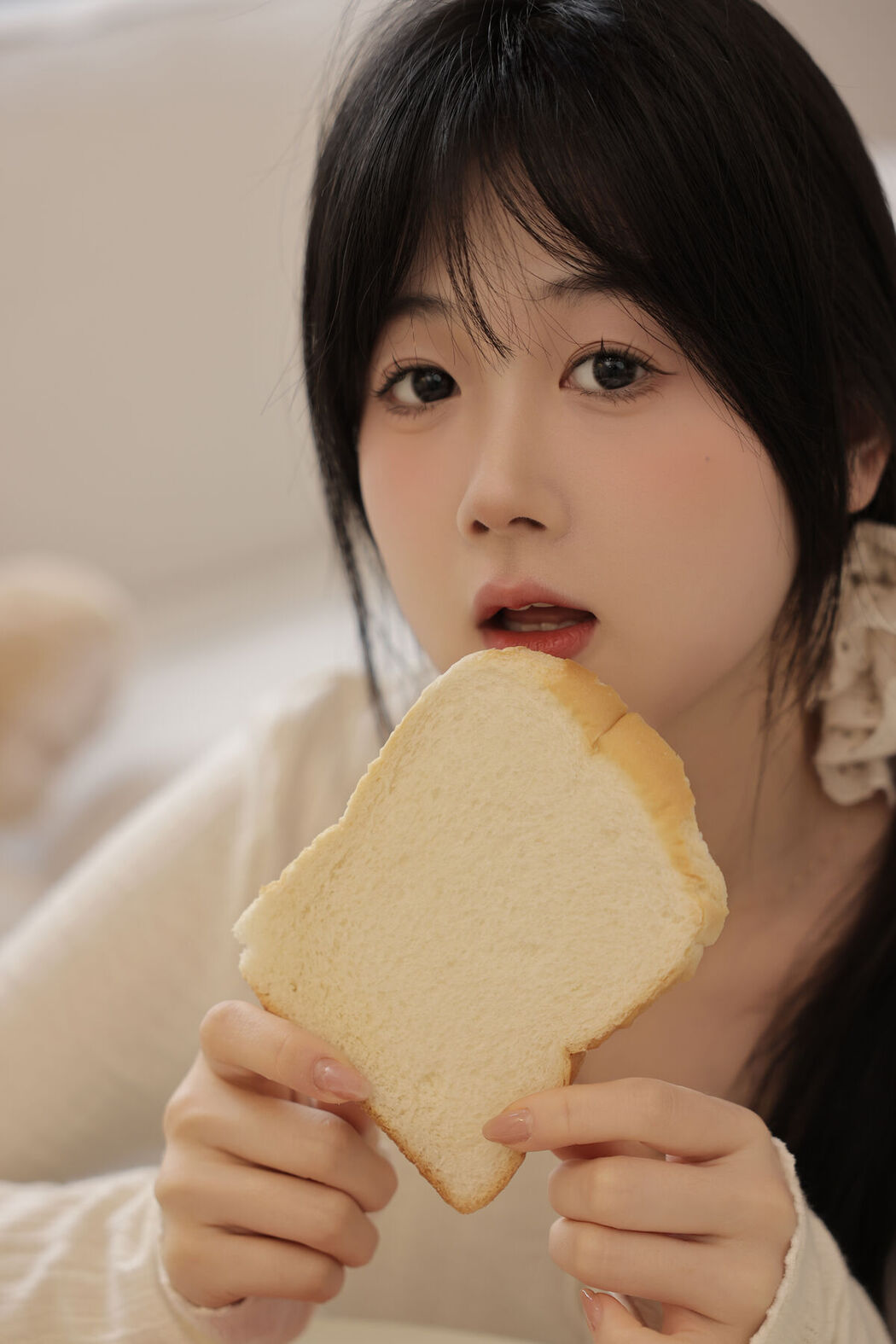 YiTuYu艺图语 Vol.7118 Xiao E Jiang Jiang Jiang