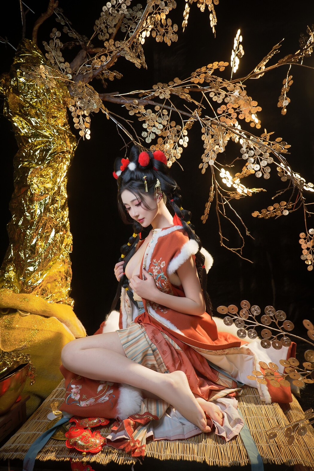 年年Nnian, ヌード写真集 Golden Tree