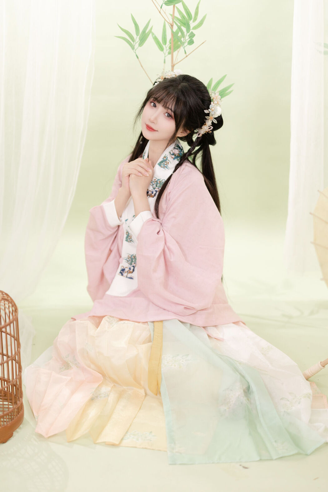 YiTuYu艺图语 Vol.7125 Qi Luo Sheng De Xiao Su Su