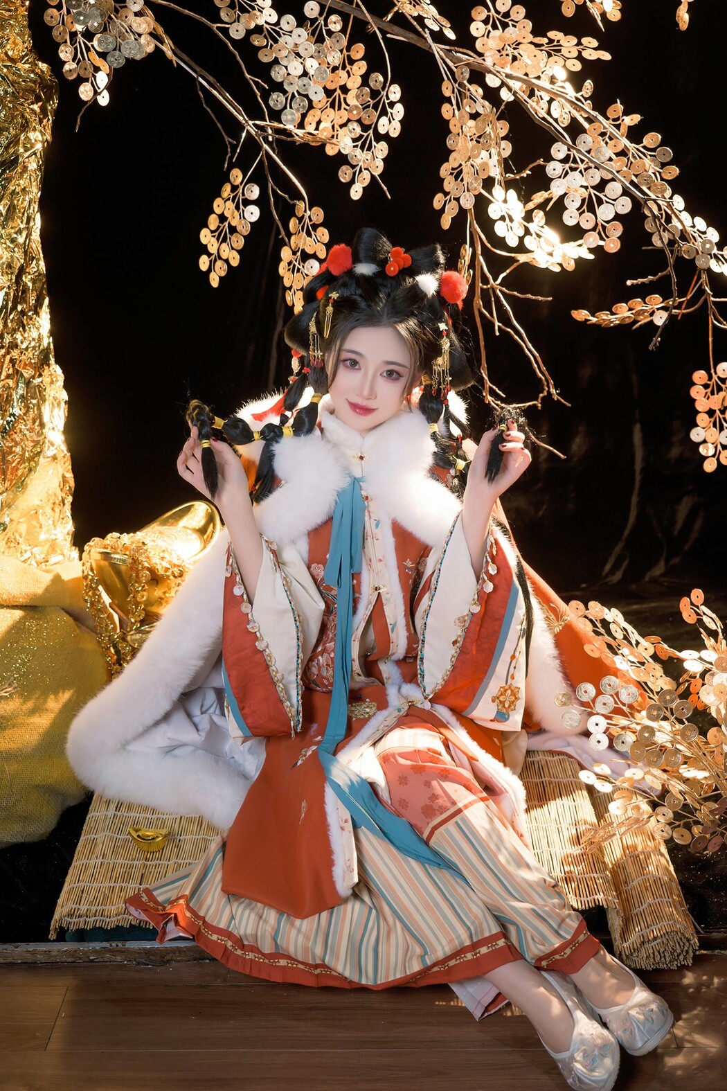 年年Nnian, ヌード写真集 Golden Tree Cover Photo