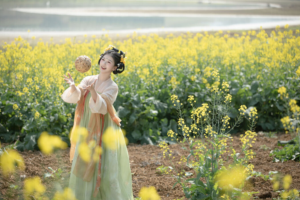 YiTuYu艺图语 Vol.7111 Suan La Tang Er