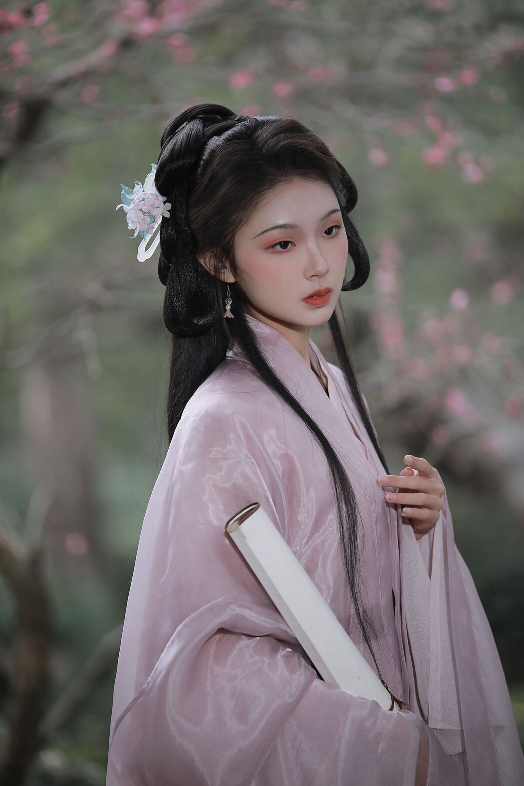 YiTuYu艺图语 Vol.7097 Qin Qin