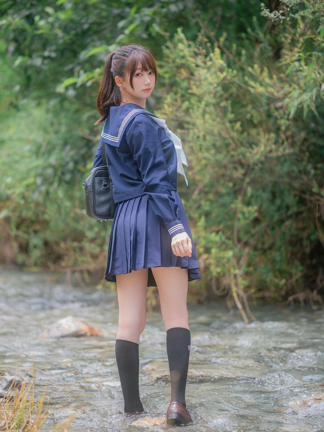 Coser@NAGISA魔物喵 – 川で水遊び Part1 (56P)