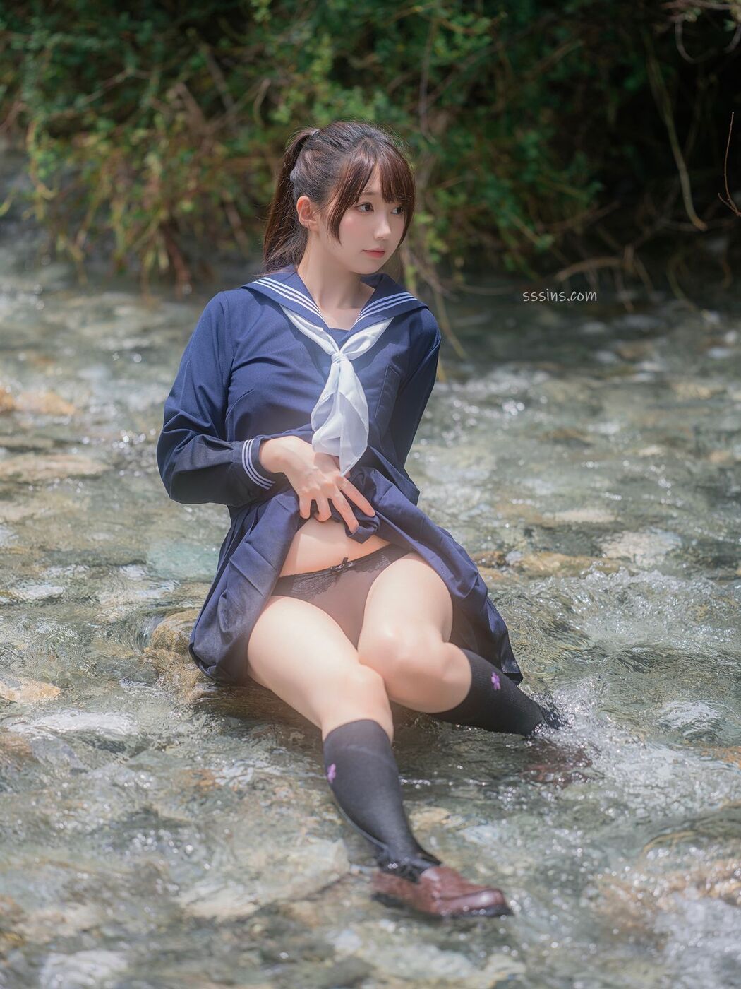 Coser@NAGISA魔物喵 – 川で水遊び Part1 (56P)
