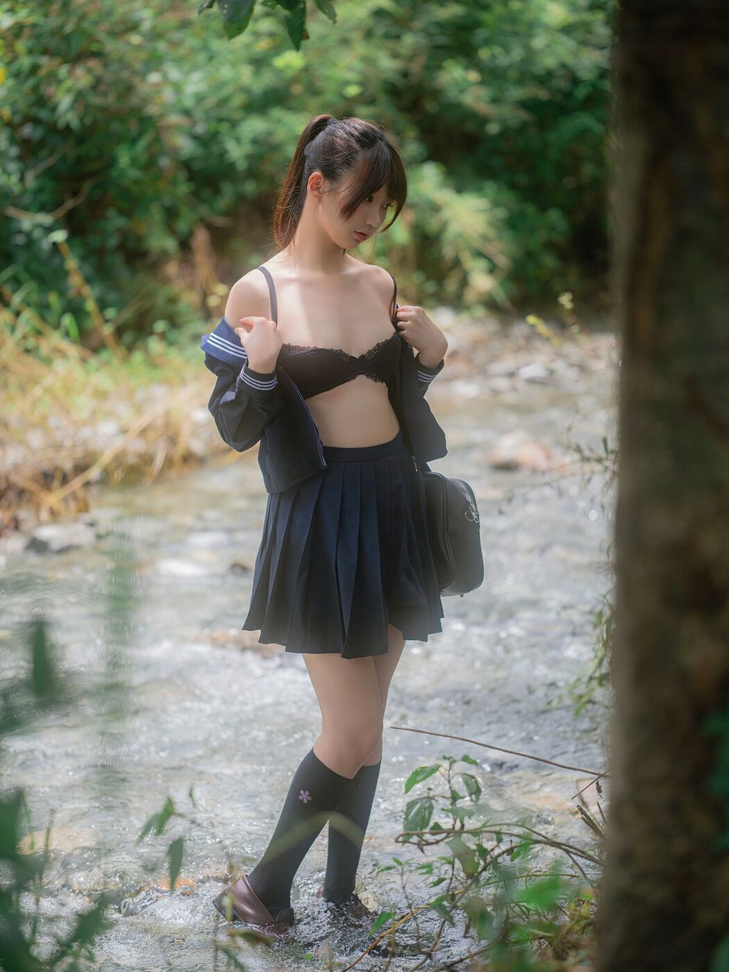Coser@NAGISA魔物喵 – 川で水遊び Part2 (56P)