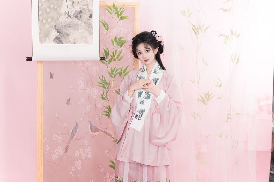 YiTuYu艺图语 Vol.7149 Qi Luo Sheng De Xiao Su Su