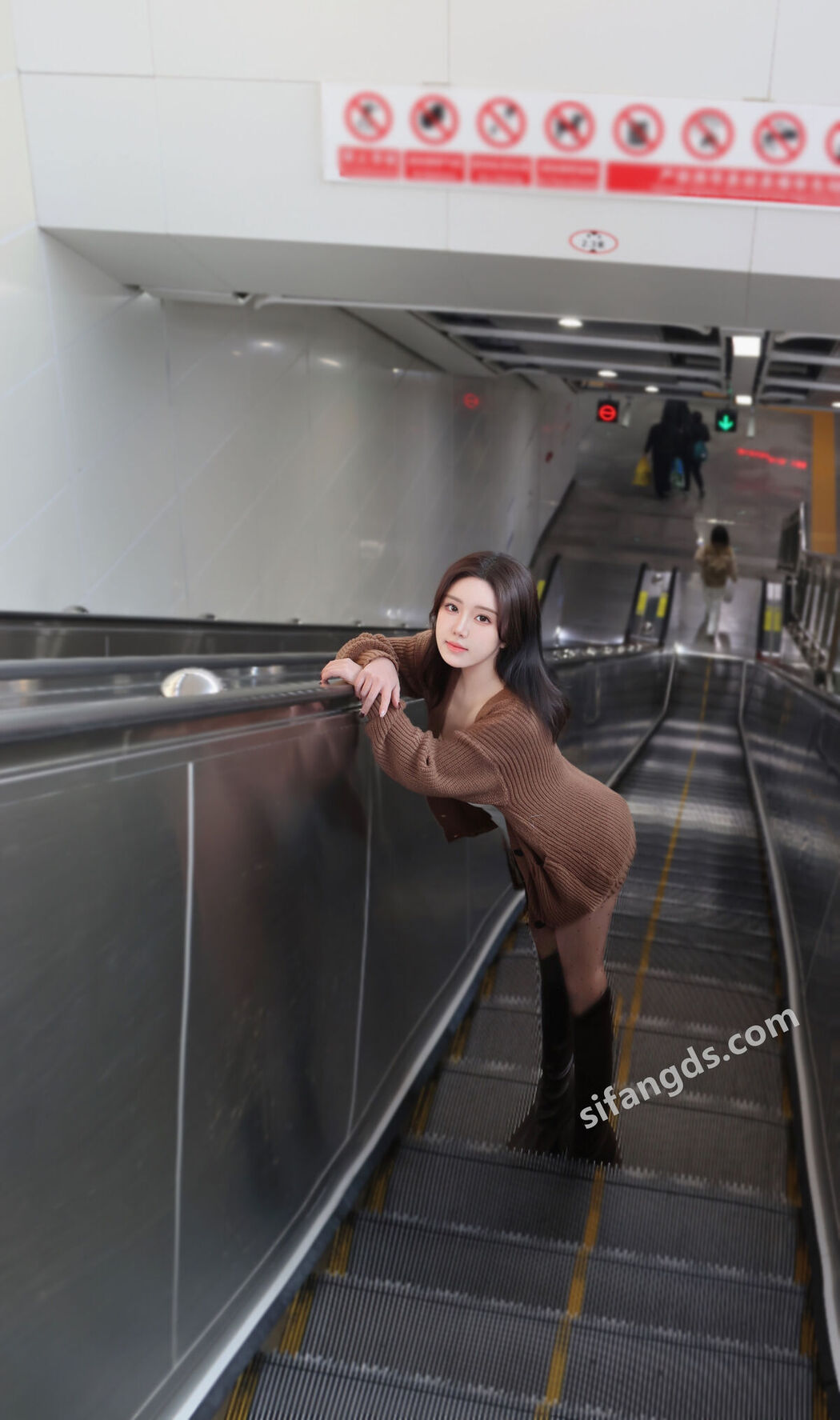 XR Uncensored Xiao Shu Tiao Nienie 小薯条nienie – R18 秀人网模特 25年首秀 地铁站露出 Part1