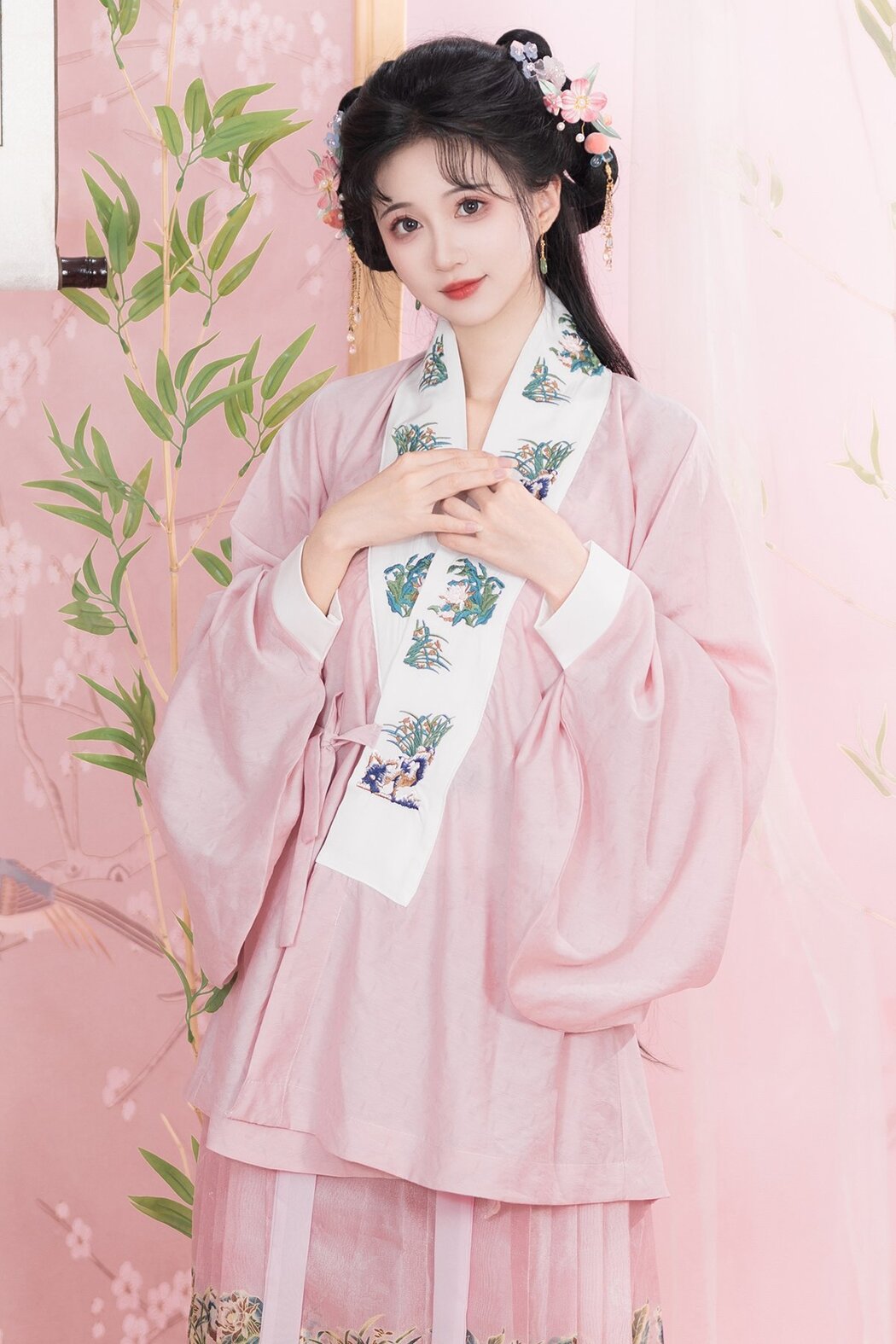 YiTuYu艺图语 Vol.7149 Qi Luo Sheng De Xiao Su Su Cover Photo