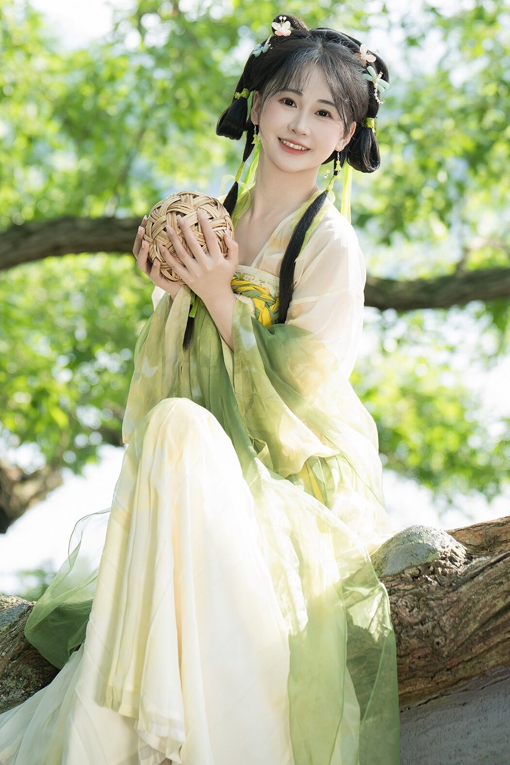 YiTuYu艺图语 Vol.7153 Jiao Yi Zhi Sui Sui Cover Photo