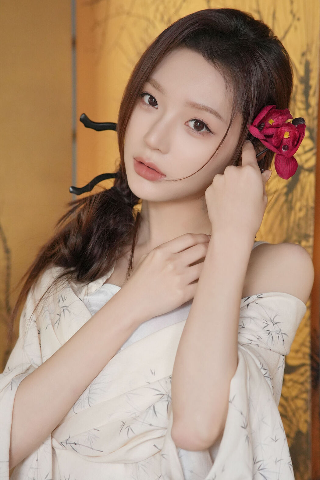 YiTuYu艺图语 Vol.7282 Lei Lei Cover Photo
