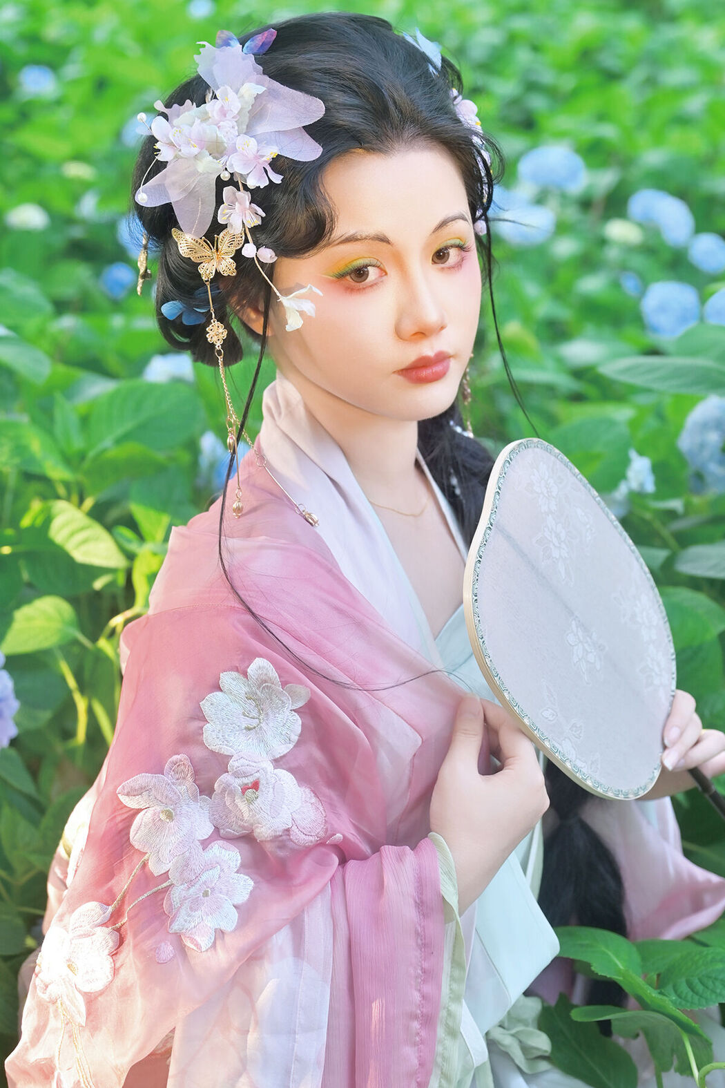 YiTuYu艺图语 Vol.7172 Yi Zhi Tou Lan De Li Li Cover Photo