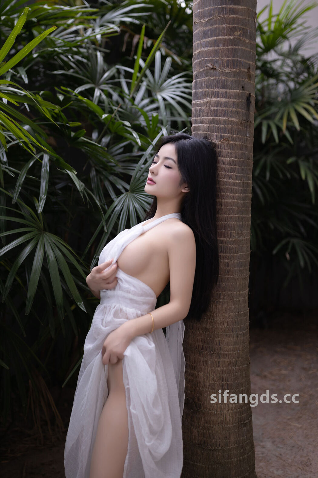XR Uncensored Tan Xiao Ling 谭小灵 &#8211; R18 秀人网模特 白色连衣裙下的无内肉丝 Part02 (46P)