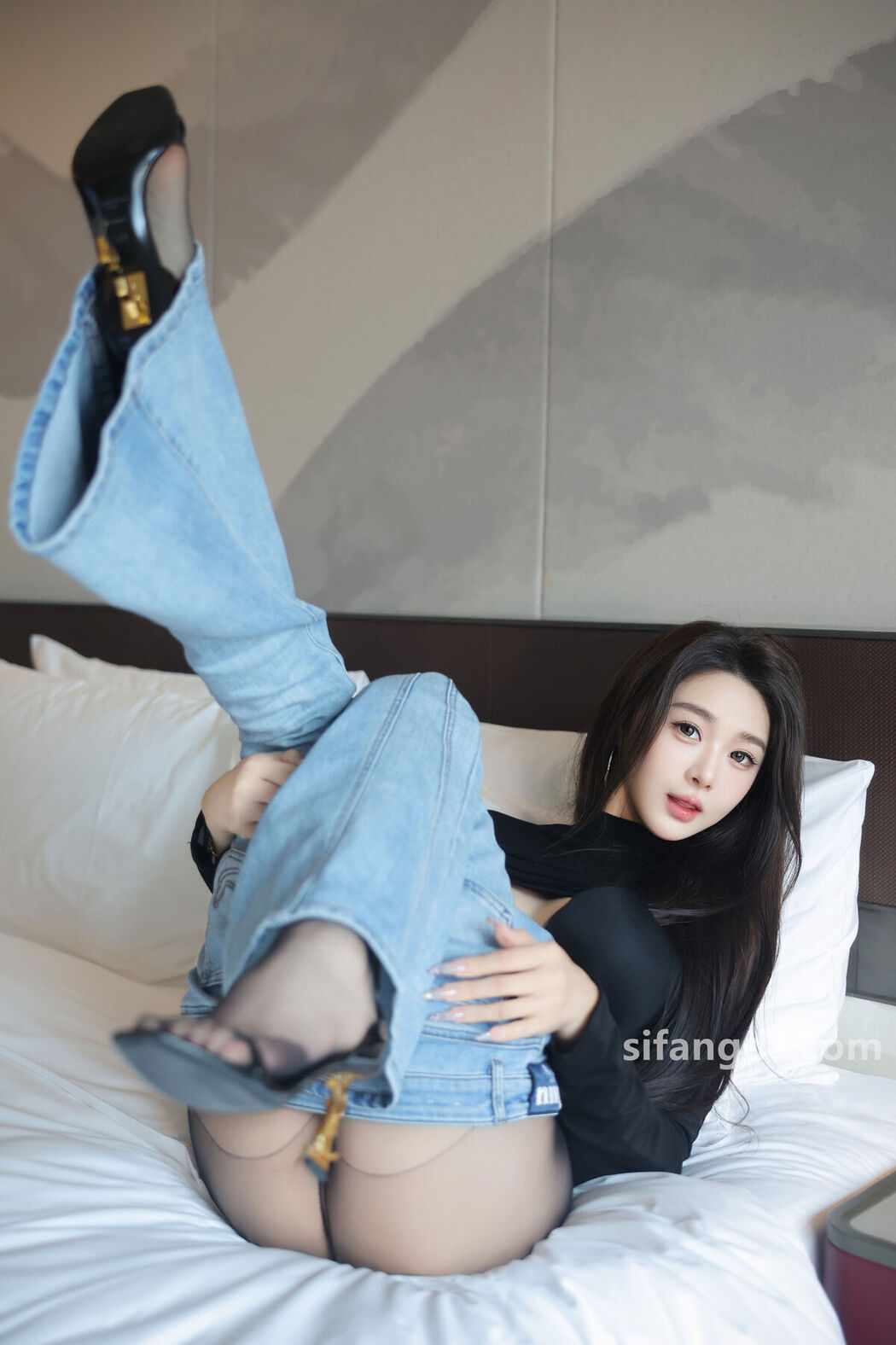 XR Uncensored Candy Tang Tang Candy糖糖 – R18 秀人网模特 牛仔裤黑丝