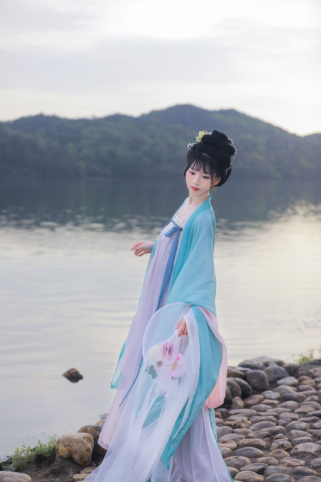 YiTuYu艺图语 Vol.7164 Zhou Zhou Ay