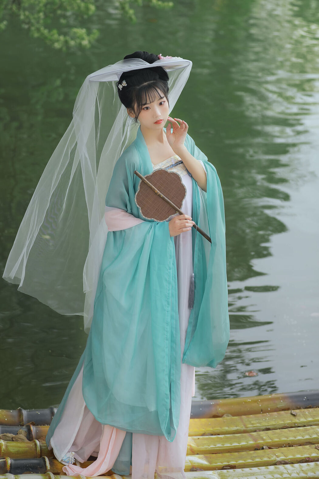 YiTuYu艺图语 Vol.7164 Zhou Zhou Ay