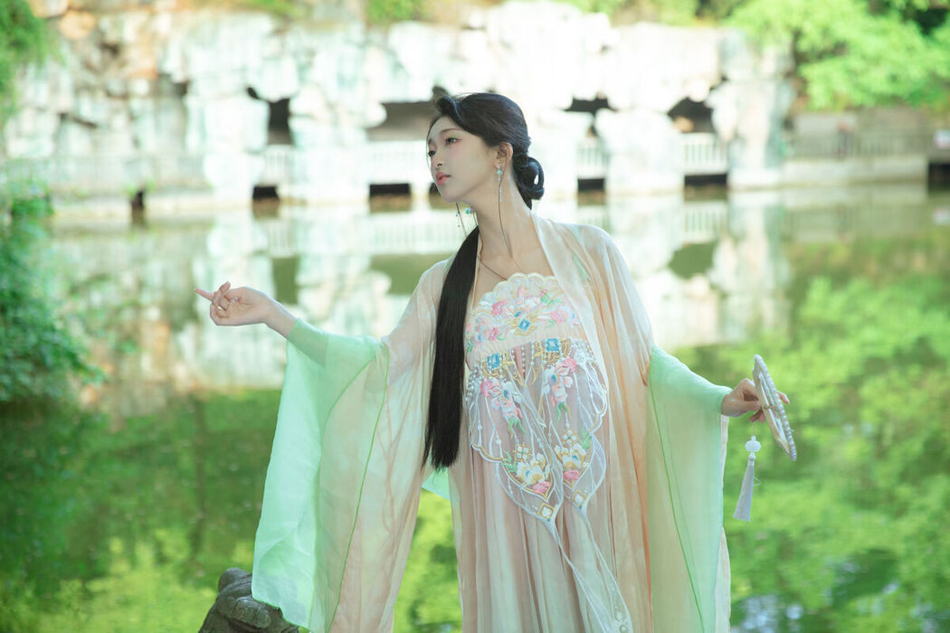 YiTuYu艺图语 Vol.7300 Leng Ku Wang Ye