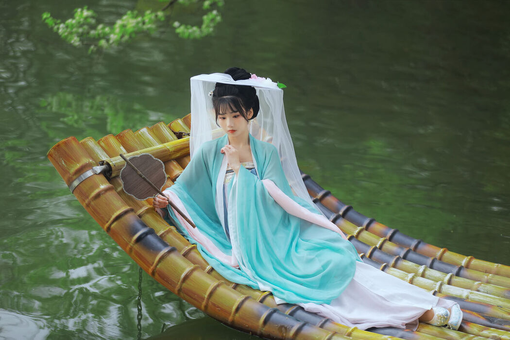 YiTuYu艺图语 Vol.7164 Zhou Zhou Ay