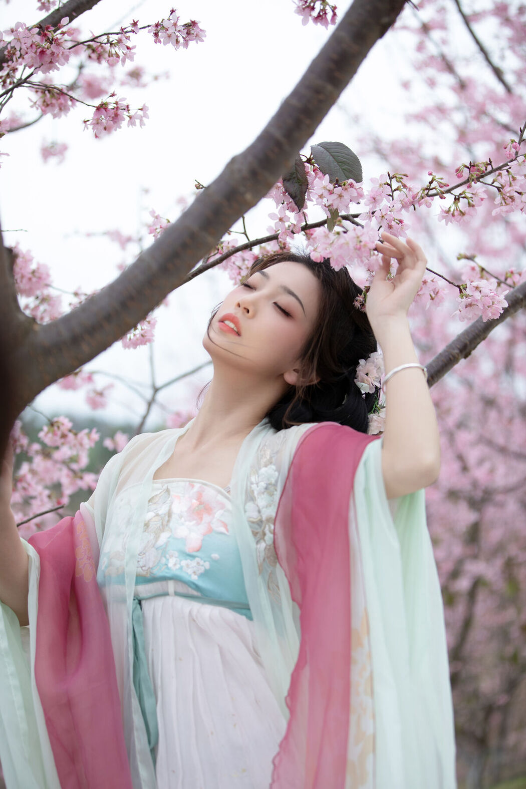 YiTuYu艺图语 Vol.7214 Zhi Zhi Qi