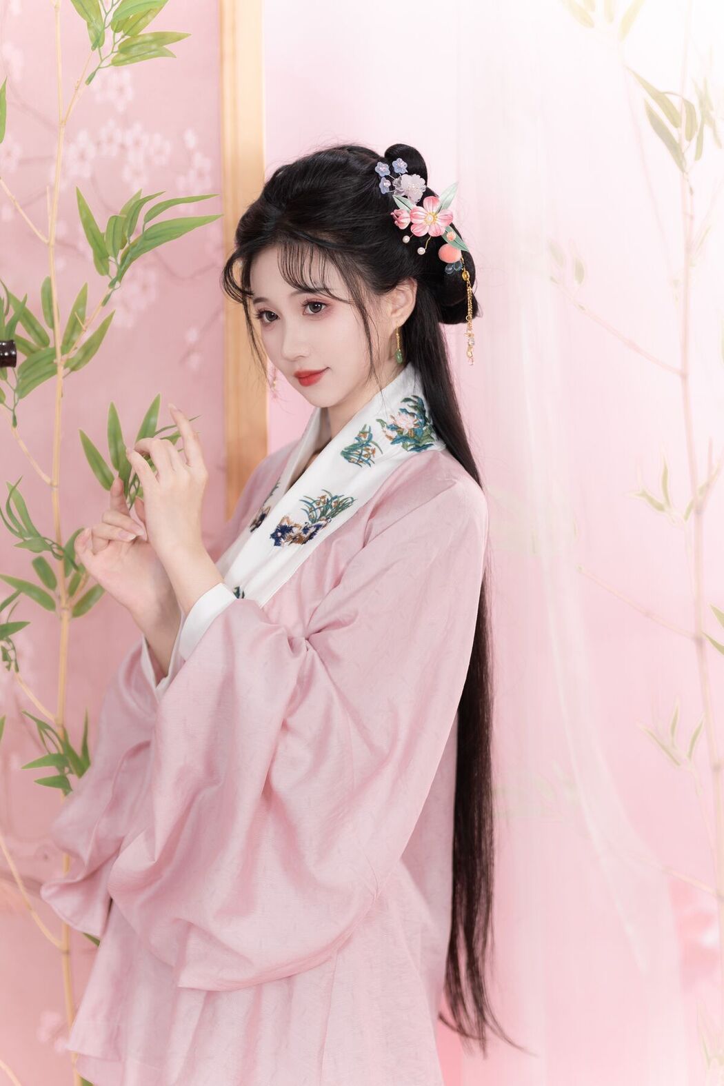 YiTuYu艺图语 Vol.7149 Qi Luo Sheng De Xiao Su Su