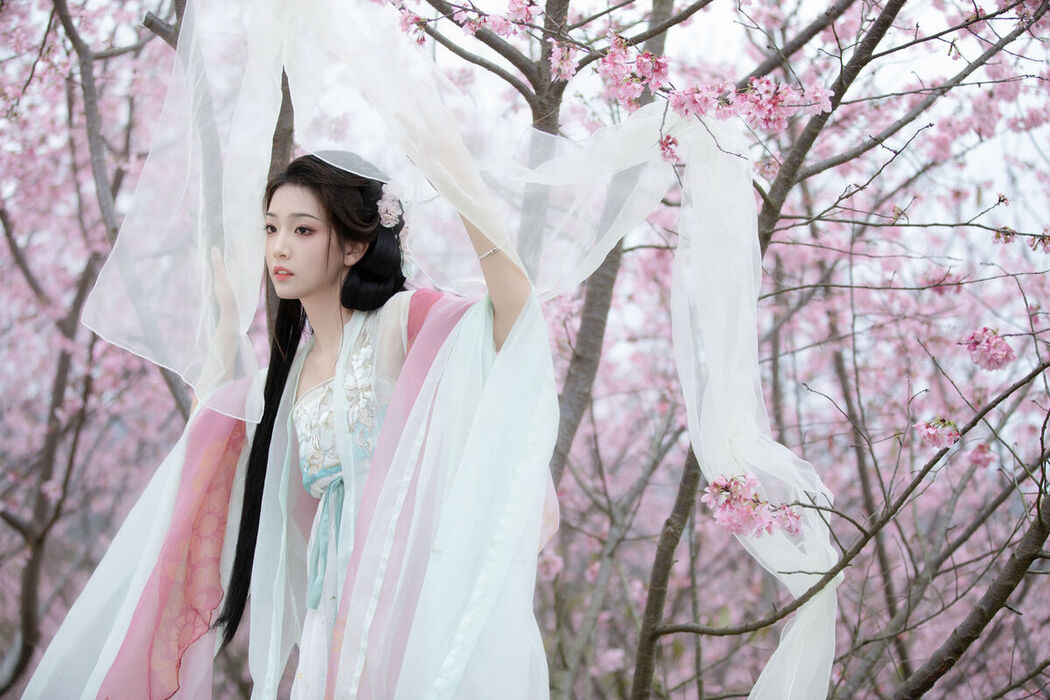 YiTuYu艺图语 Vol.7214 Zhi Zhi Qi