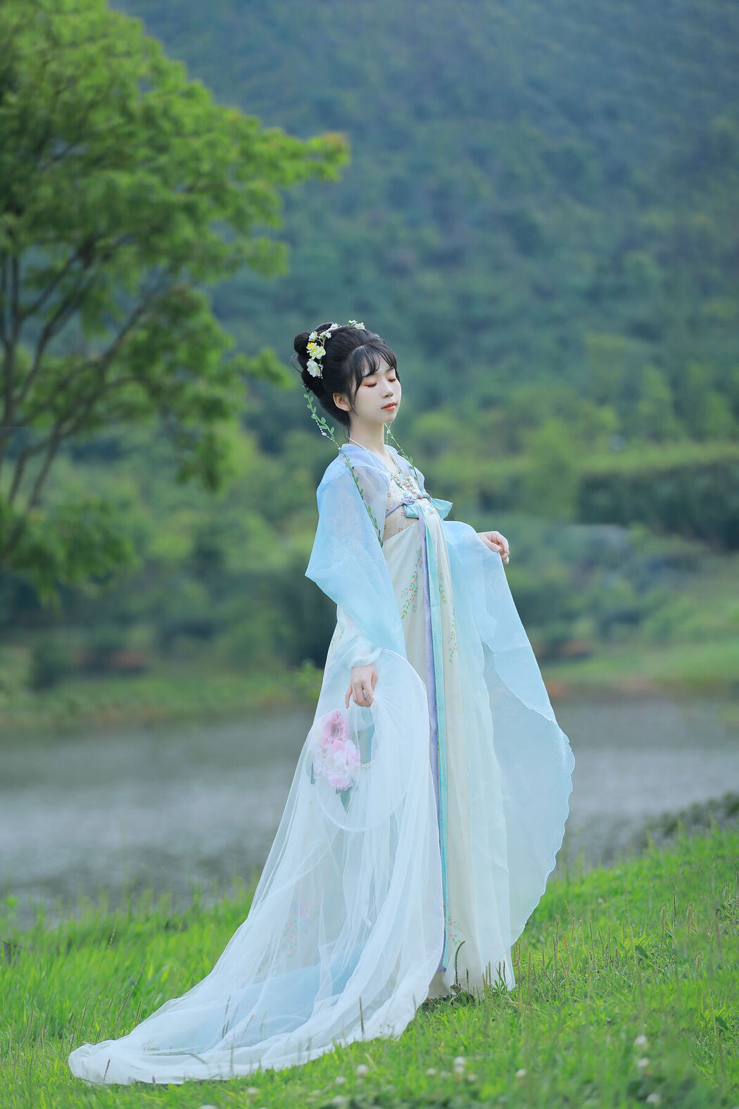 YiTuYu艺图语 Vol.7304 Zhou Zhou Ay