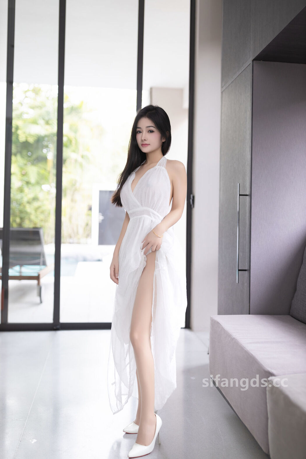 XR Uncensored Tan Xiao Ling 谭小灵 &#8211; R18 秀人网模特 白色连衣裙下的无内肉丝 Part01 (47P &#8211; 3V)