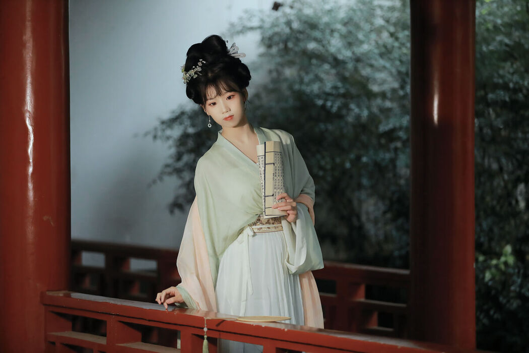 YiTuYu艺图语 Vol.7331 Zhou Zhou Ay