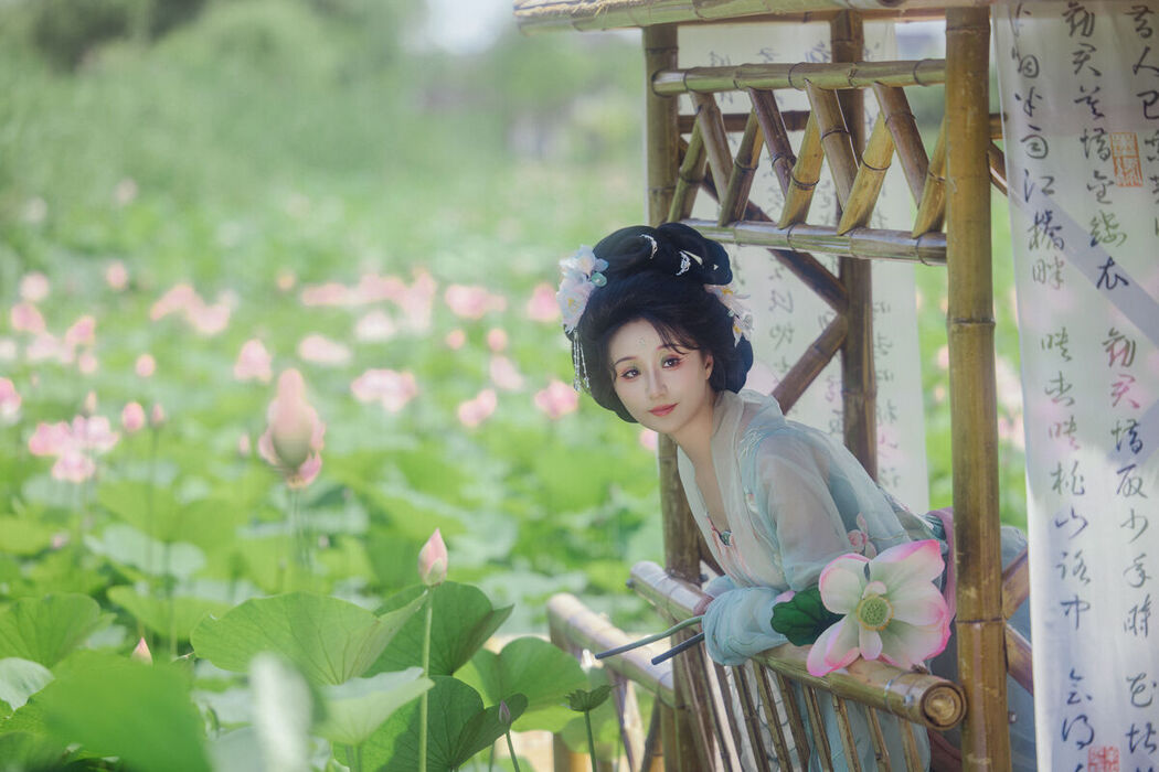 YiTuYu艺图语 Vol.7467 Piao Piao Bu Chi Cao