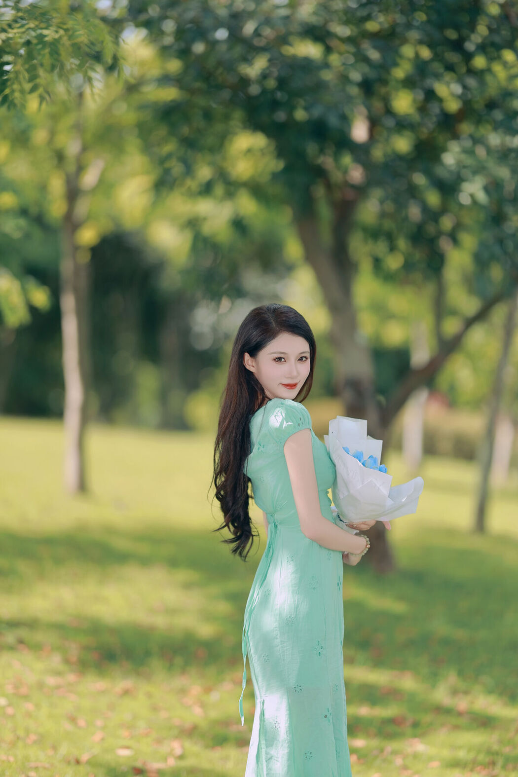 YiTuYu艺图语 Vol.7492 Liu Liu