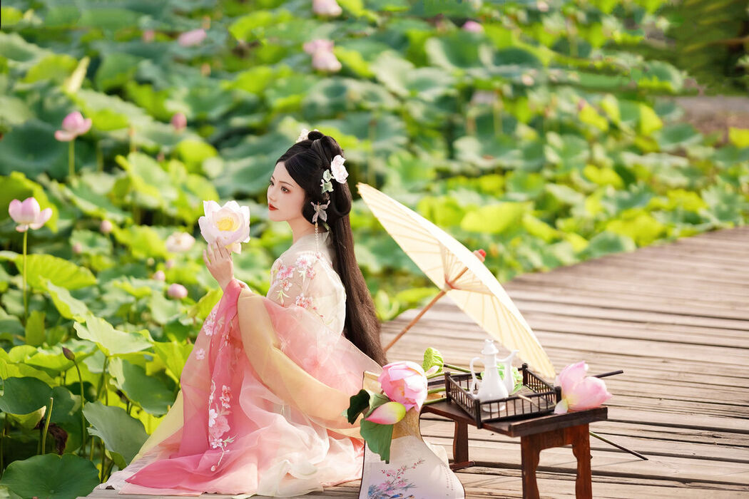 YiTuYu艺图语 Vol.7409 Yu Xiao Li Lili